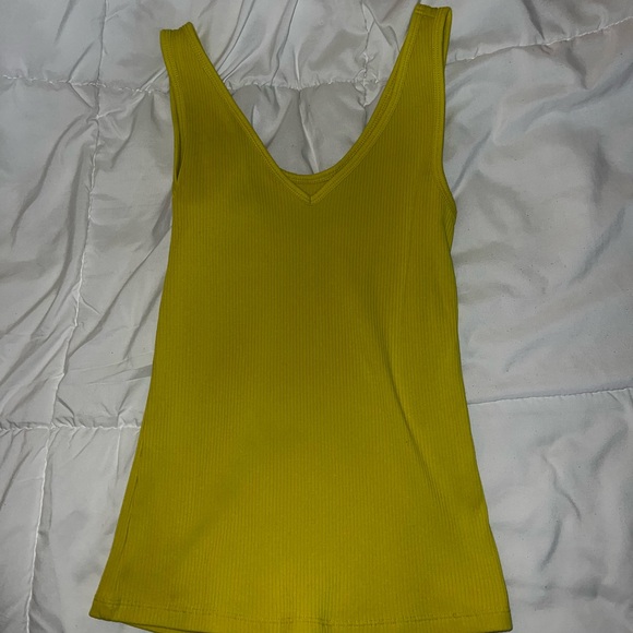 yellow gap v neck ribbed tank - Picture 1 of 2